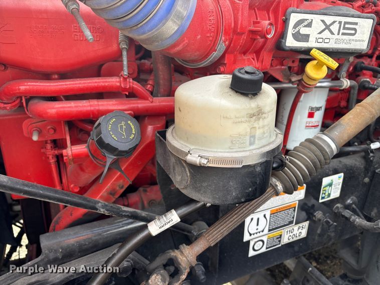 image for item YA1475 2020 Peterbilt 579 semi truck