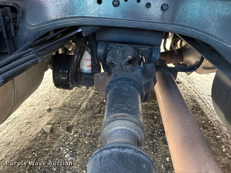 image for item YA1475 2020 Peterbilt 579 semi truck