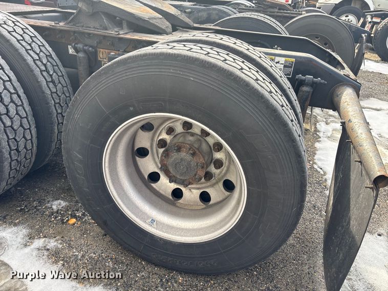 image for item YA1475 2020 Peterbilt 579 semi truck