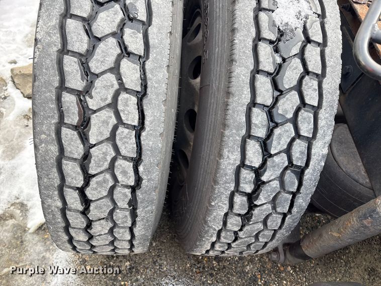 image for item YA1475 2020 Peterbilt 579 semi truck