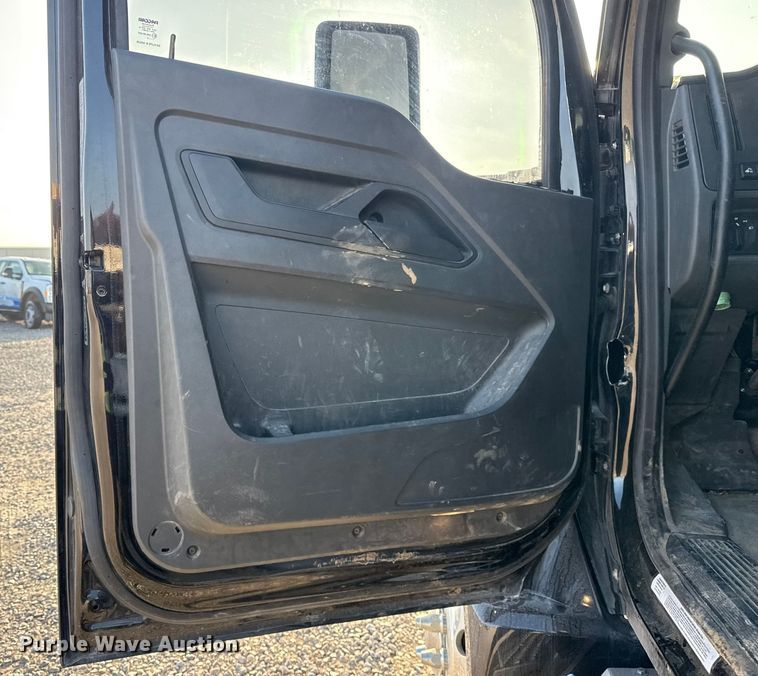 image for item YA1511 2024 Kenworth T280 rollback truck