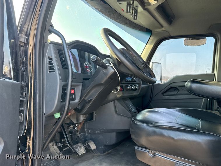 image for item YA1511 2024 Kenworth T280 rollback truck