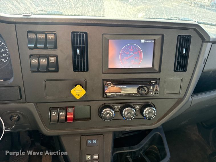 image for item YA1511 2024 Kenworth T280 rollback truck