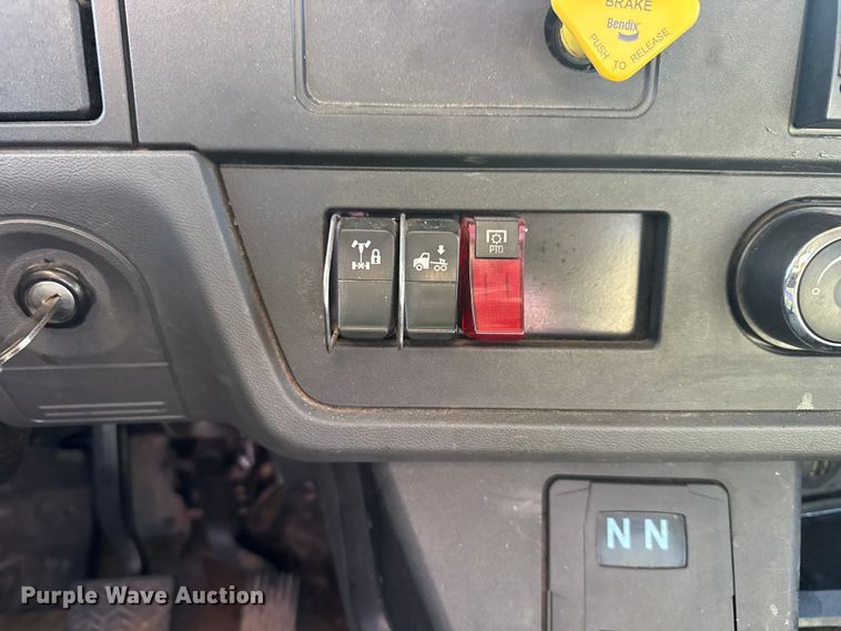 image for item YA1511 2024 Kenworth T280 rollback truck