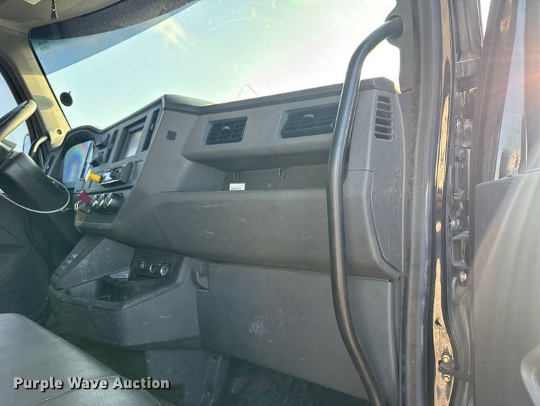 image for item YA1511 2024 Kenworth T280 rollback truck