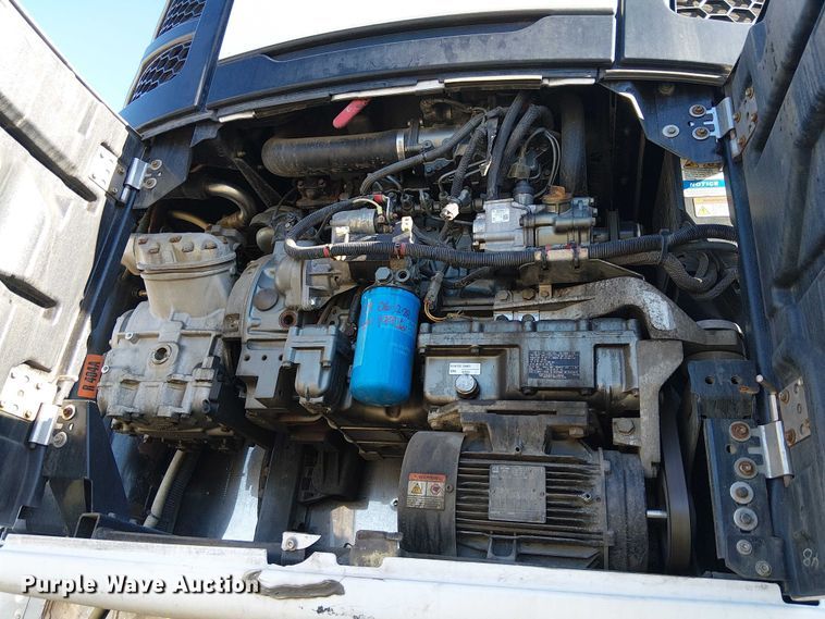 image for item YA1574 2016 Utility VS2RA refrigerated van trailer