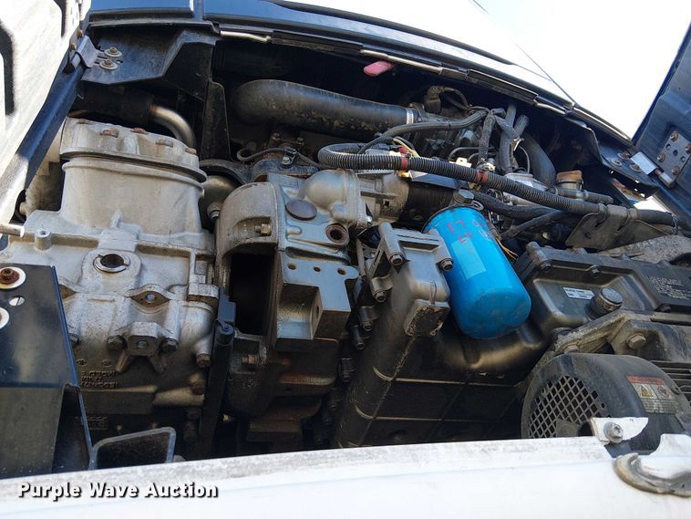 image for item YA1574 2016 Utility VS2RA refrigerated van trailer