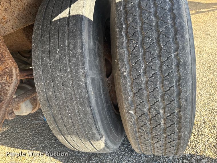 image for item YA1581 1997 Great Dane dry van trailer