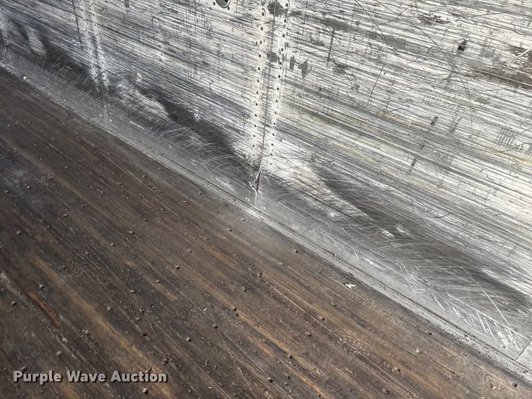 image for item YA1582 1995 Wabash dry van trailer