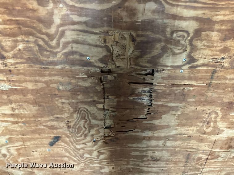 image for item YA1582 1995 Wabash dry van trailer