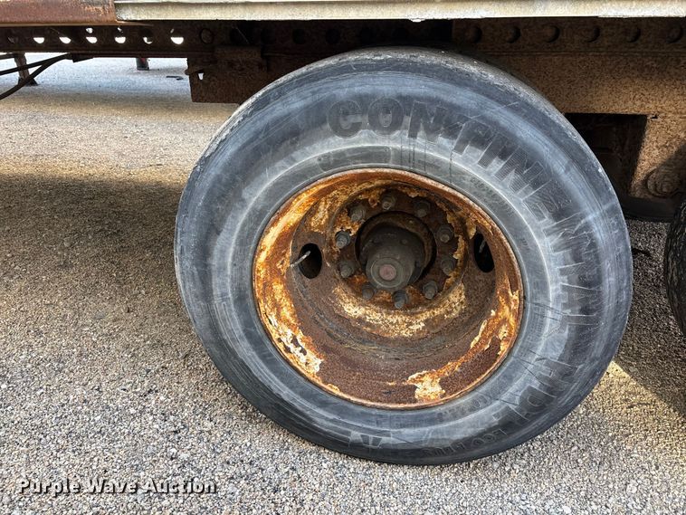image for item YA1582 1995 Wabash dry van trailer
