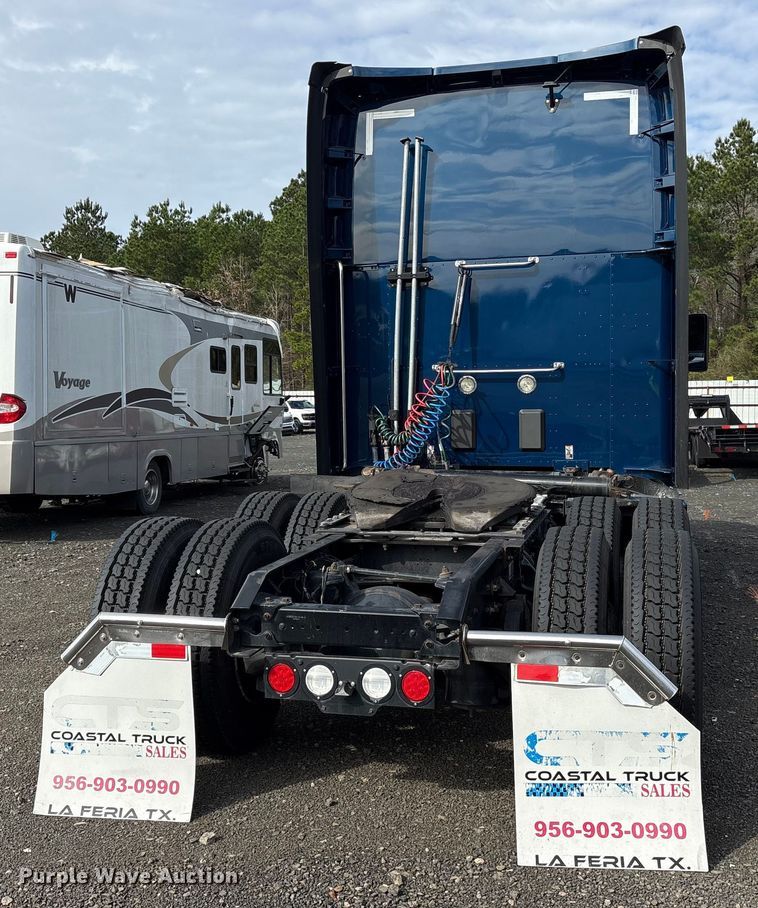 image for item YA1595 2020 Kenworth T680 semi truck