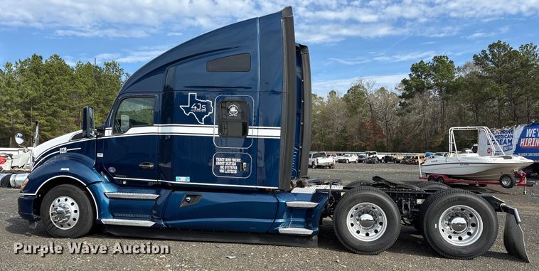 image for item YA1595 2020 Kenworth T680 semi truck