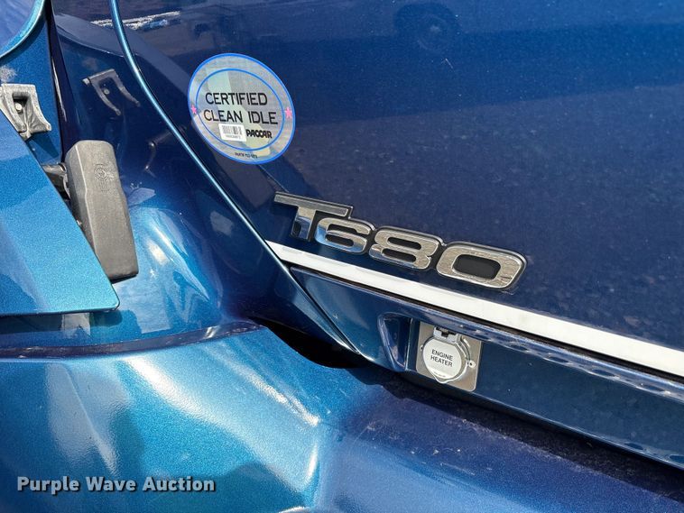 image for item YA1595 2020 Kenworth T680 semi truck