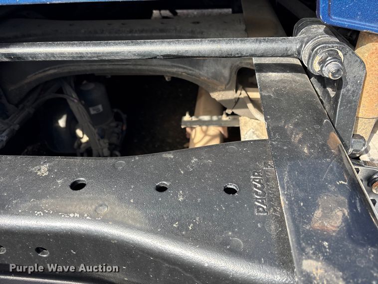 image for item YA1595 2020 Kenworth T680 semi truck