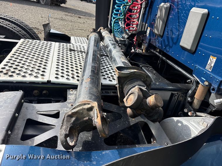 image for item YA1595 2020 Kenworth T680 semi truck