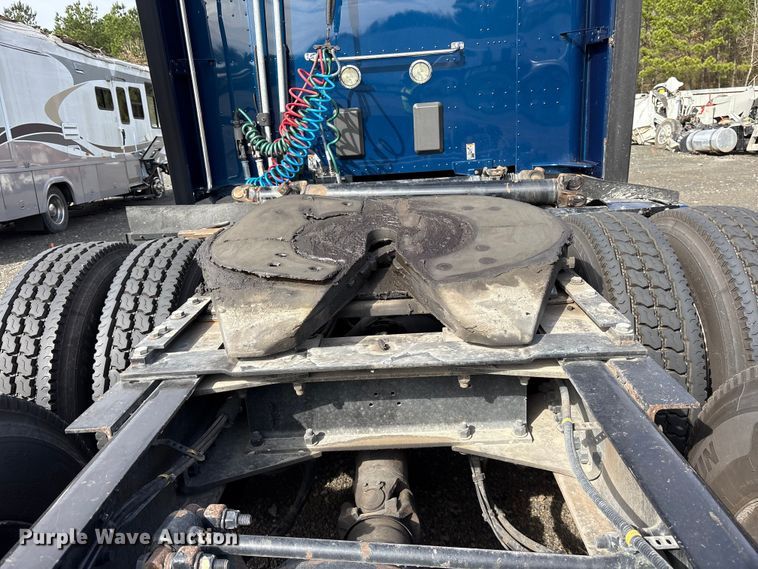 image for item YA1595 2020 Kenworth T680 semi truck