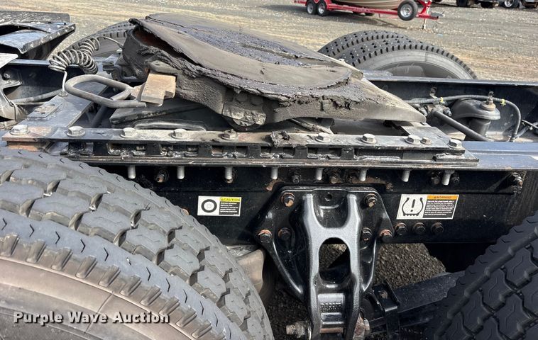 image for item YA1595 2020 Kenworth T680 semi truck