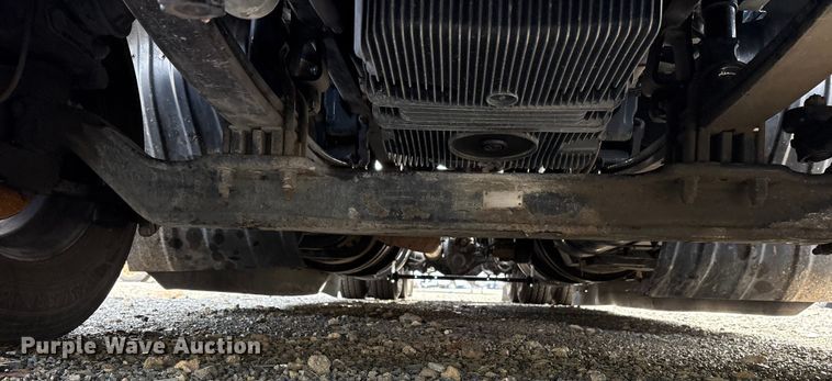 image for item YA1595 2020 Kenworth T680 semi truck