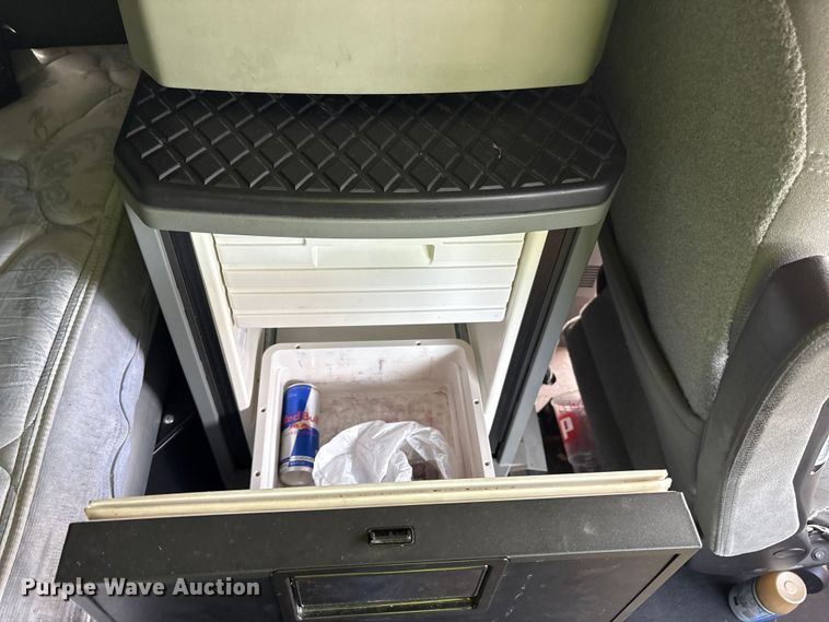 image for item YA1595 2020 Kenworth T680 semi truck