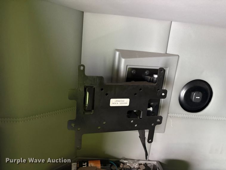 image for item YA1595 2020 Kenworth T680 semi truck