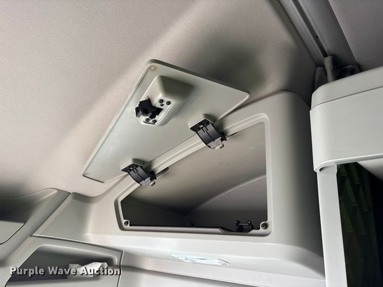 image for item YA1595 2020 Kenworth T680 semi truck