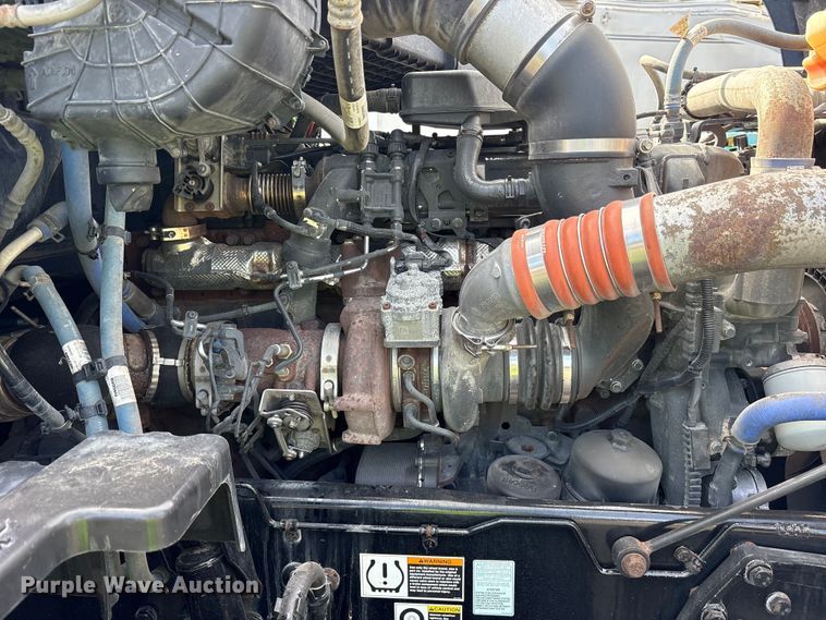 image for item YA1595 2020 Kenworth T680 semi truck