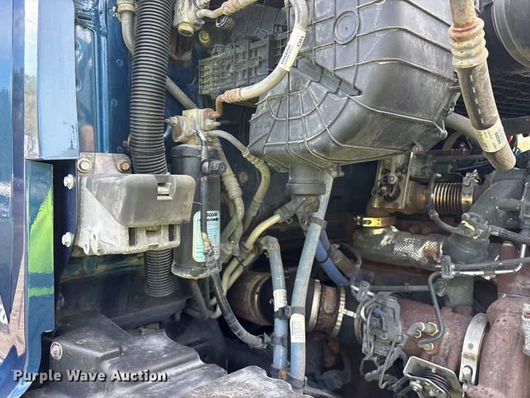 image for item YA1595 2020 Kenworth T680 semi truck