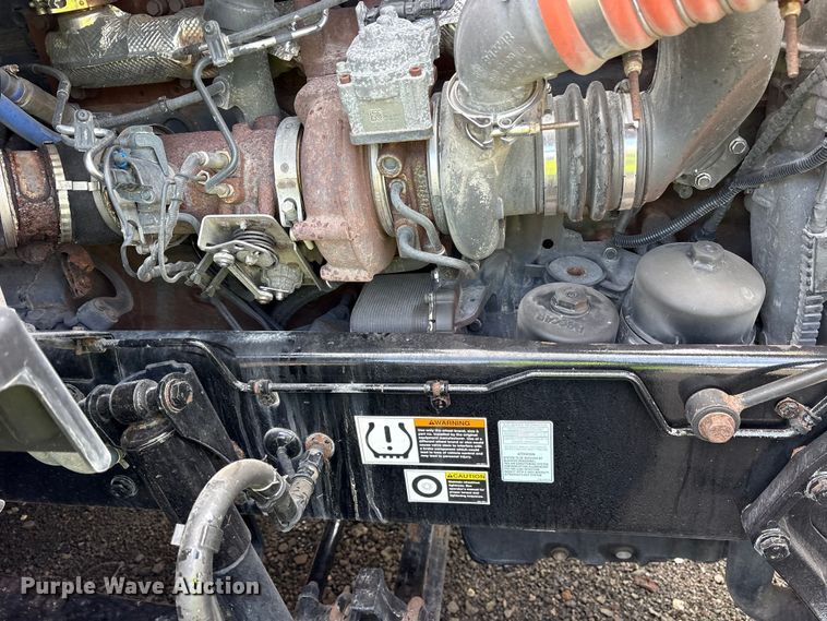 image for item YA1595 2020 Kenworth T680 semi truck