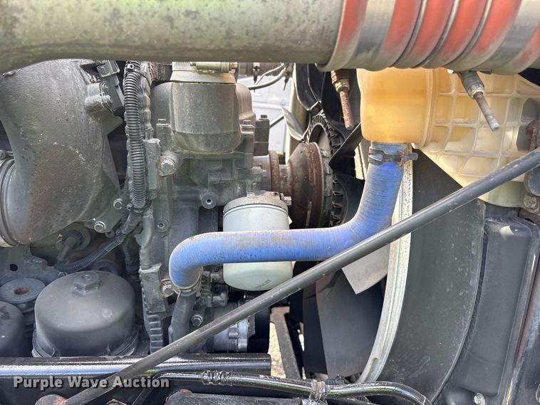 image for item YA1595 2020 Kenworth T680 semi truck