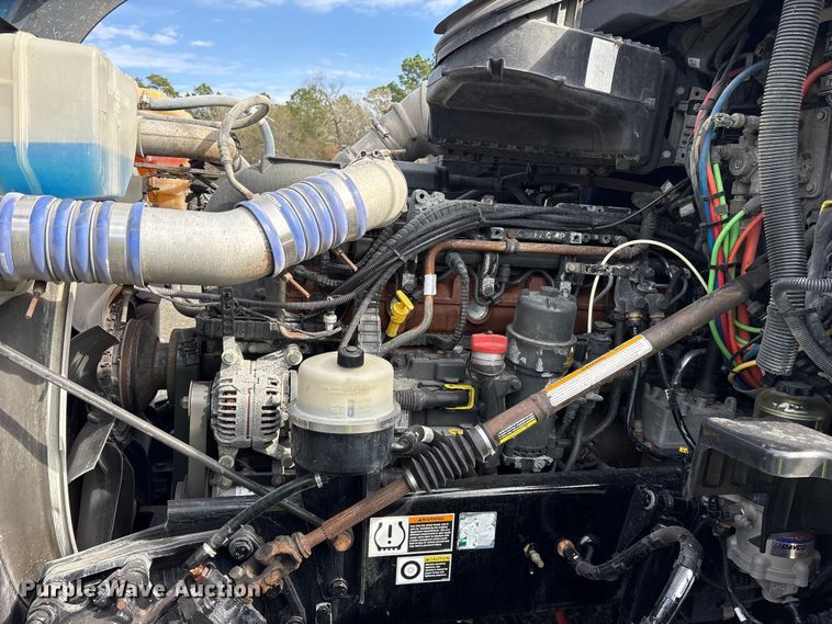 image for item YA1595 2020 Kenworth T680 semi truck