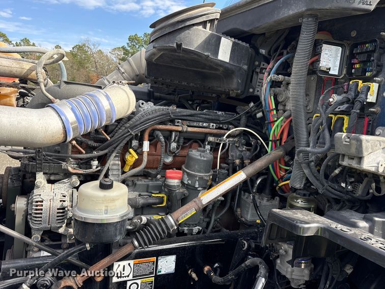 image for item YA1595 2020 Kenworth T680 semi truck