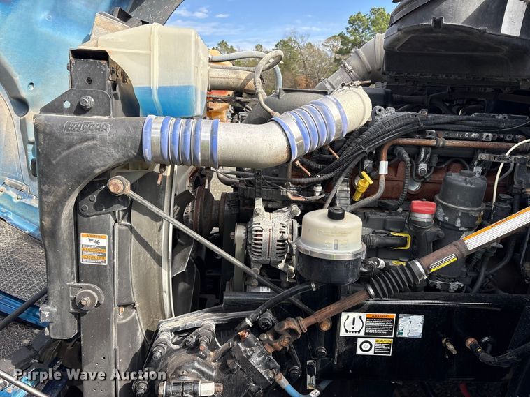 image for item YA1595 2020 Kenworth T680 semi truck