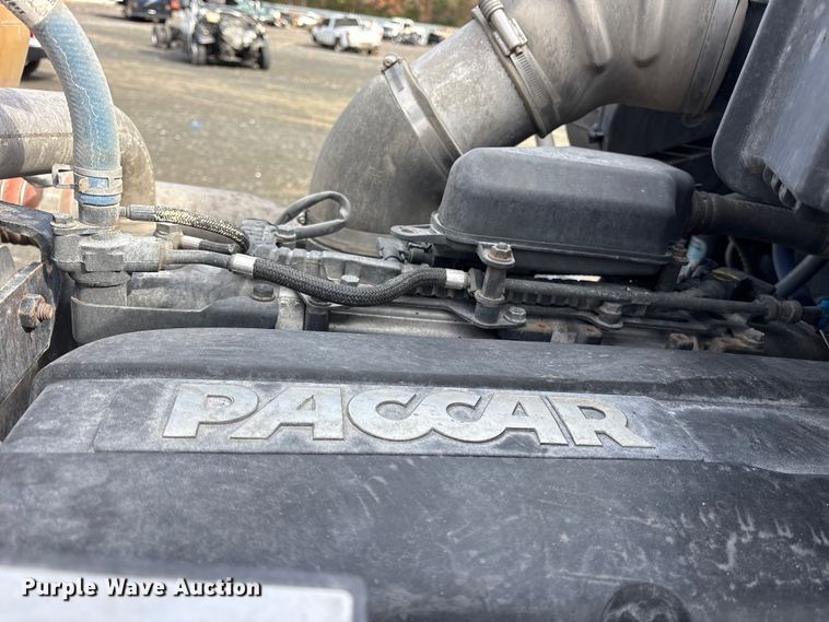 image for item YA1595 2020 Kenworth T680 semi truck