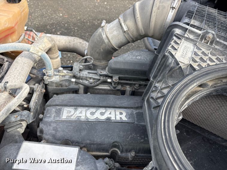 image for item YA1595 2020 Kenworth T680 semi truck