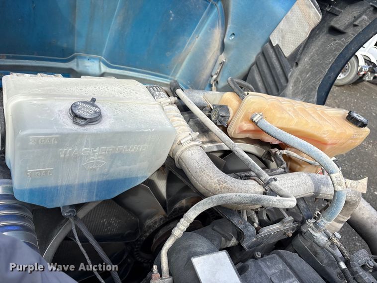 image for item YA1595 2020 Kenworth T680 semi truck