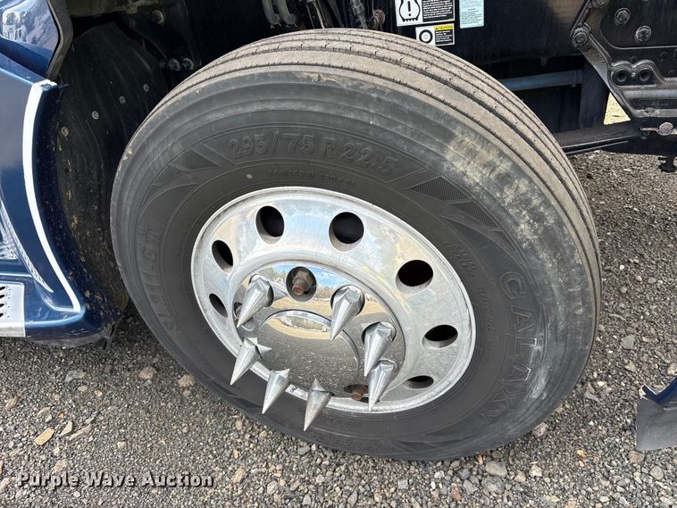 image for item YA1595 2020 Kenworth T680 semi truck