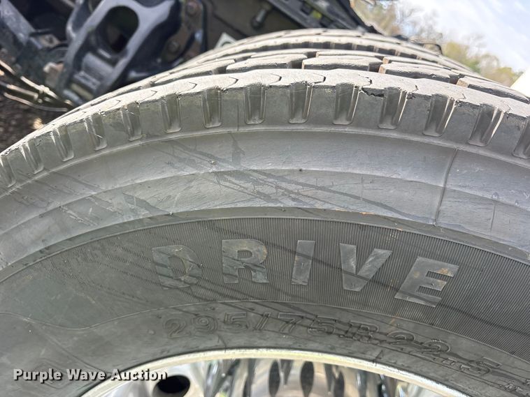 image for item YA1595 2020 Kenworth T680 semi truck