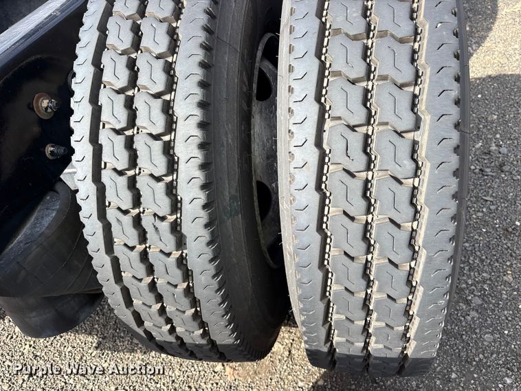 image for item YA1595 2020 Kenworth T680 semi truck