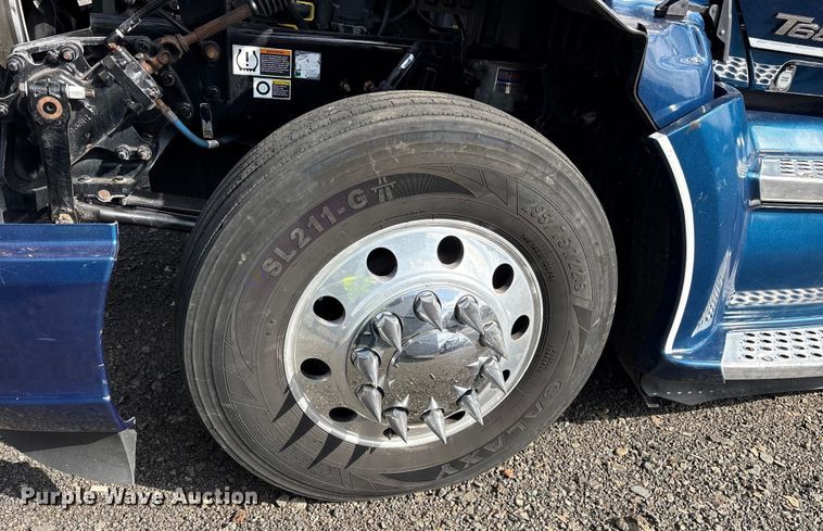 image for item YA1595 2020 Kenworth T680 semi truck