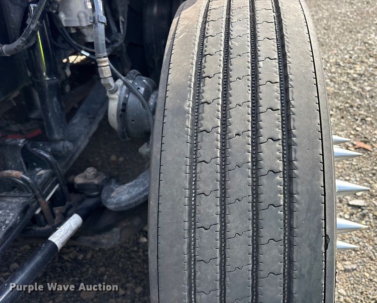 image for item YA1595 2020 Kenworth T680 semi truck