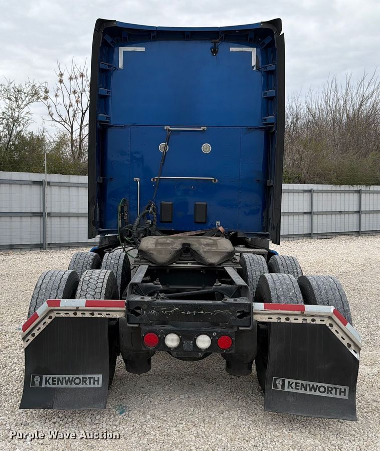 image for item YA1630 2019 Kenworth T680 semi truck