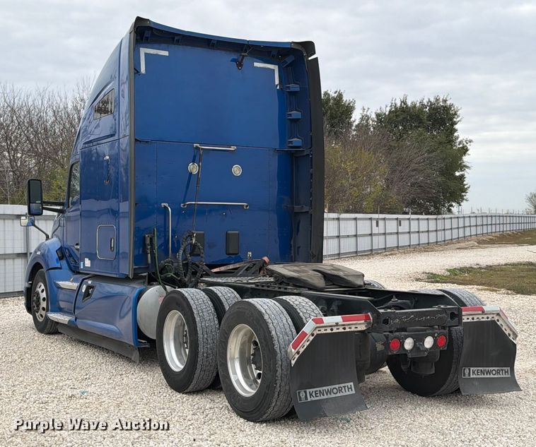 image for item YA1630 2019 Kenworth T680 semi truck