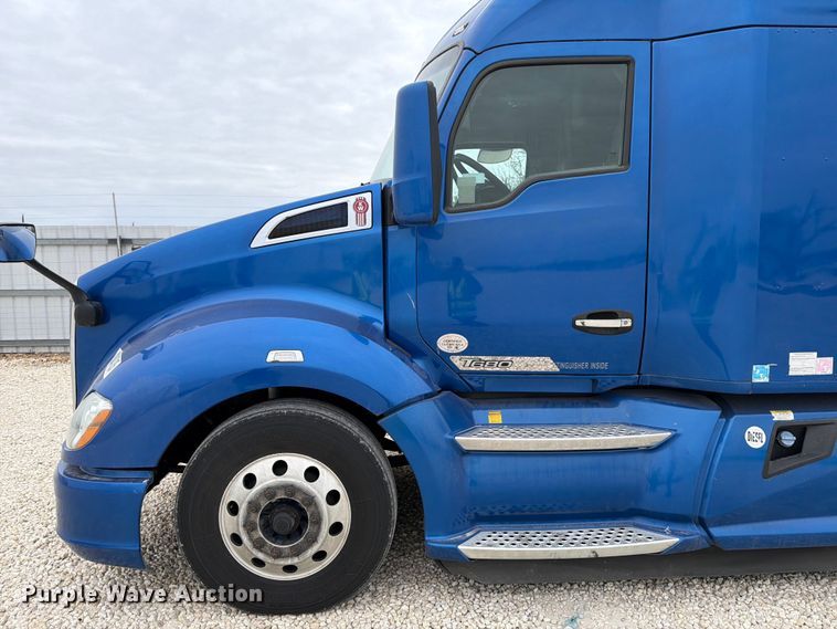 image for item YA1630 2019 Kenworth T680 semi truck