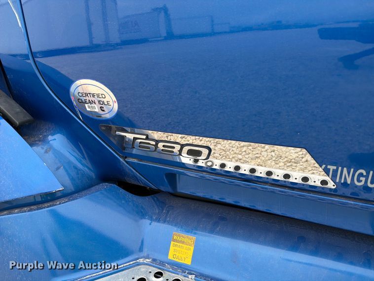 image for item YA1630 2019 Kenworth T680 semi truck