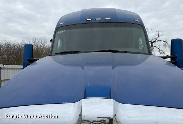 image for item YA1630 2019 Kenworth T680 semi truck