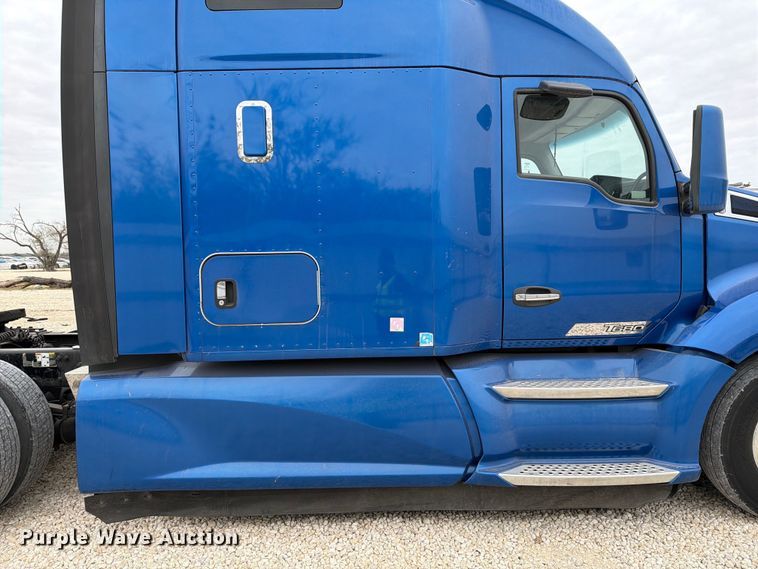 image for item YA1630 2019 Kenworth T680 semi truck