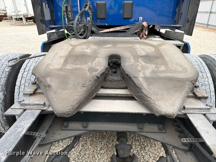 image for item YA1630 2019 Kenworth T680 semi truck