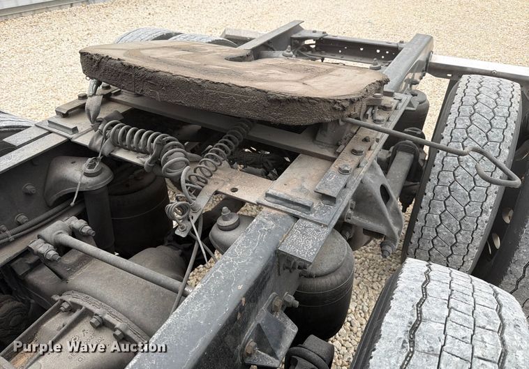 image for item YA1630 2019 Kenworth T680 semi truck