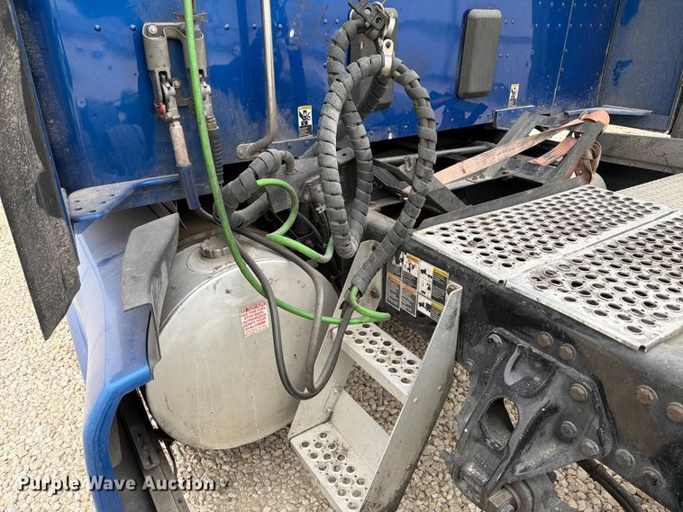 image for item YA1630 2019 Kenworth T680 semi truck